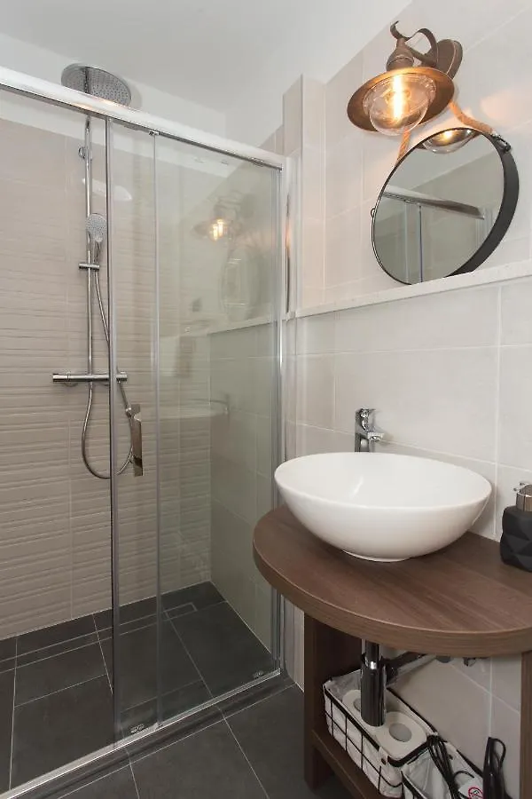 Amaizing Apartment Near Airport Kastel Stafilic