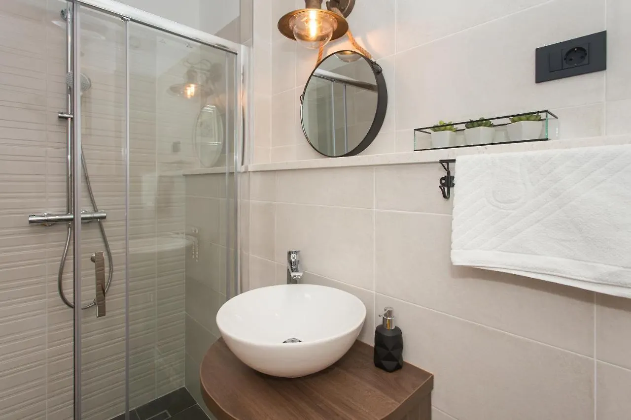 Amaizing Apartment Near Airport Kastel Stafilic Croatia