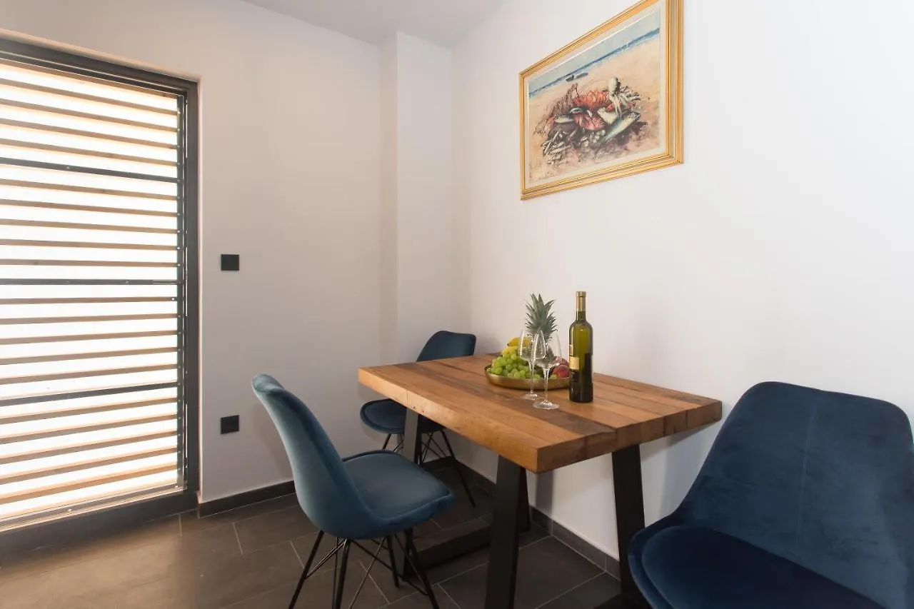 Amaizing Apartment Near Airport Каштель-Штафилич