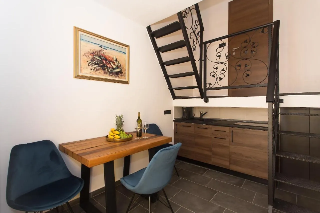 Amaizing Apartment Near Airport Каштель-Штафилич