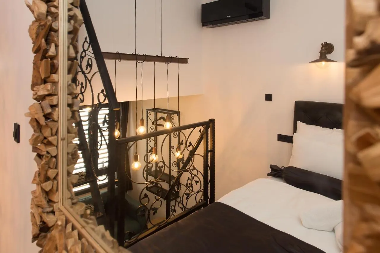 Amaizing Apartment Near Airport Каштель-Штафилич 0*,