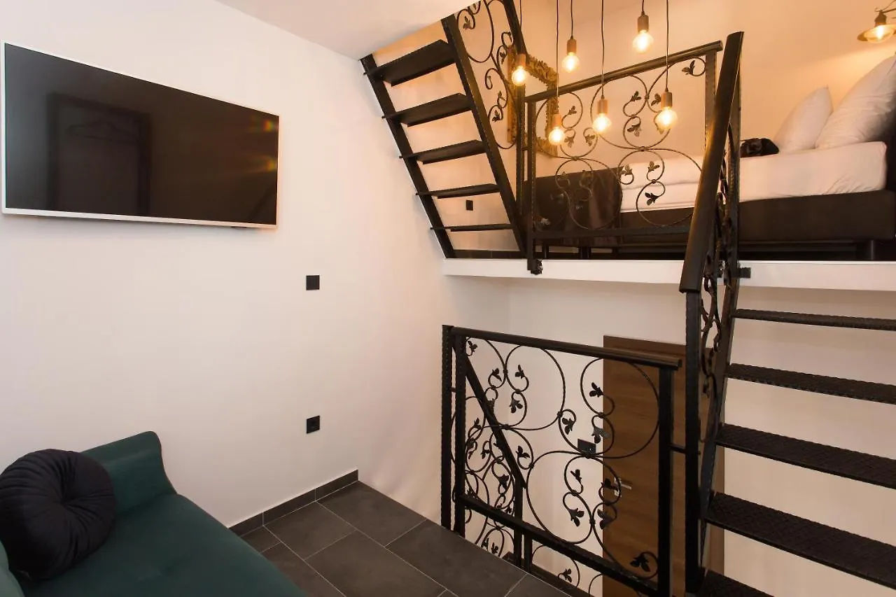 Amaizing Apartment Near Airport Каштель-Штафилич