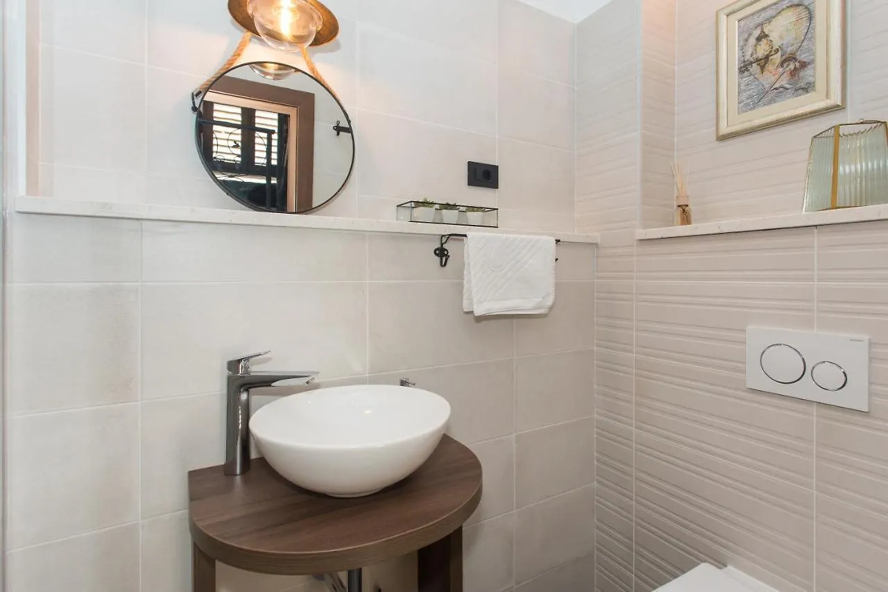 Amaizing Apartment Near Airport Kaštel Štafilić 0*,  Croácia