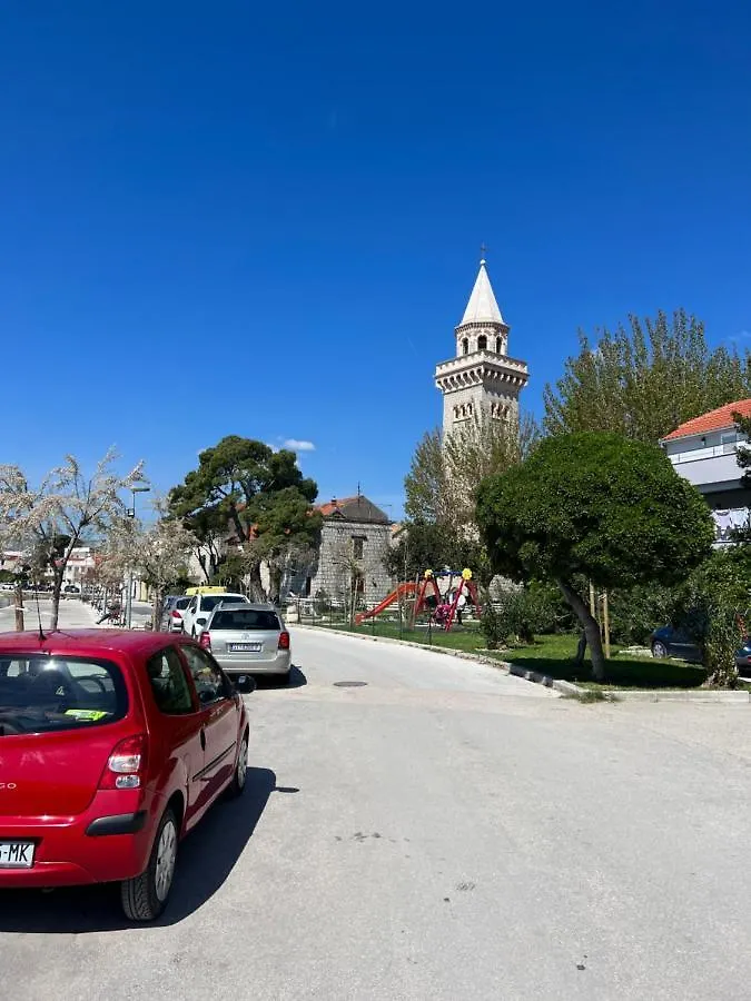 Amaizing Apartment Near Airport Kastel Stafilic 0*,
